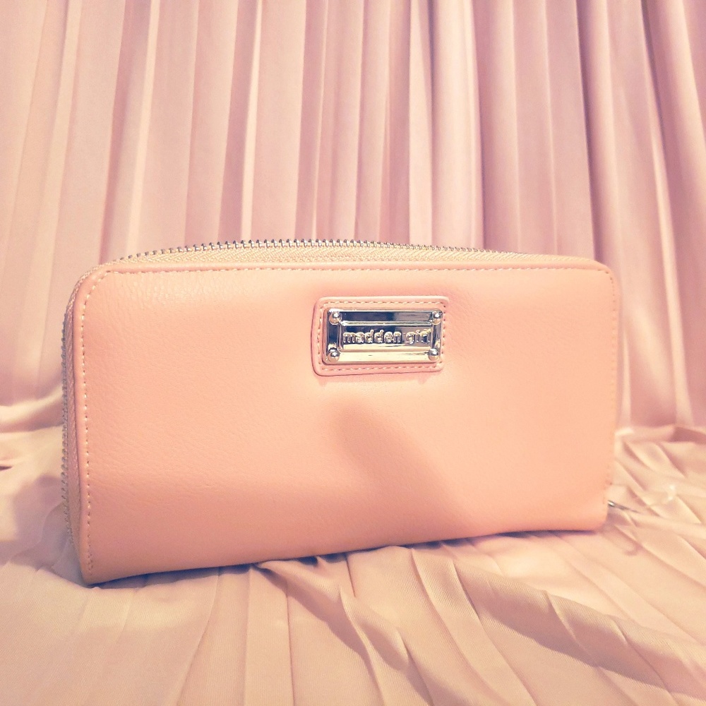 NWOT Madden Girl Zipper Wallet